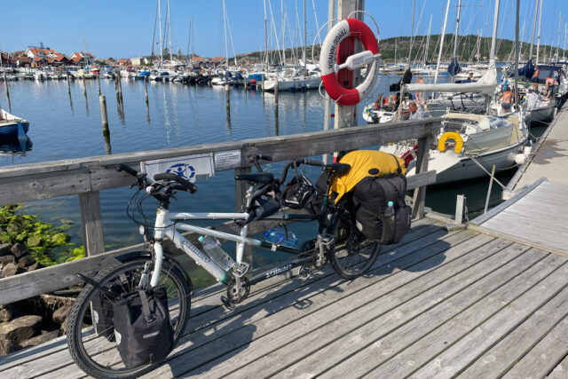 Bikefolks_Auf dem Anleger in Fjällbacka