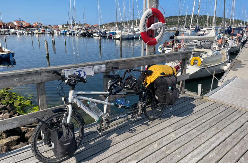 Bikefolks_Auf dem Anleger in Fjällbacka